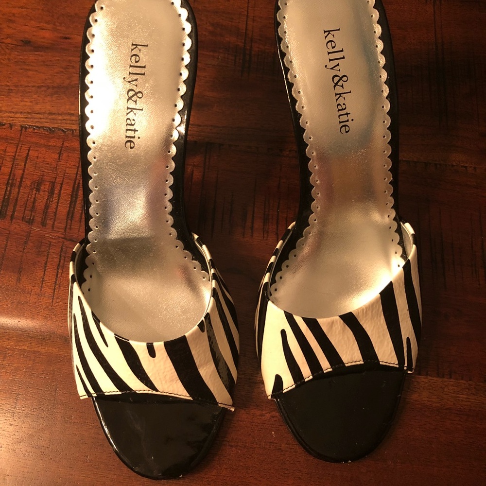 Kelly & Katie zebra heels backless peep toe size 8